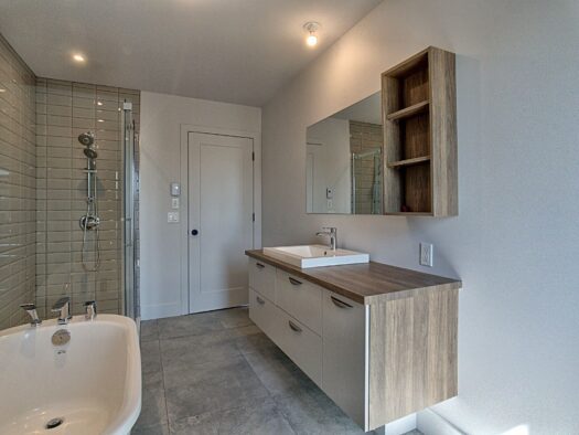 Ceci est une photo de la salle de bain, modèle Enya