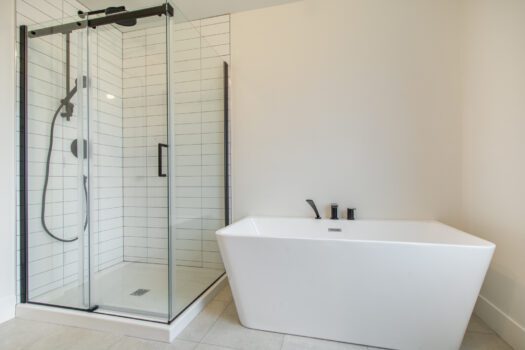 Ceci est une photo de la salle de bain, modèle Mont-Élan