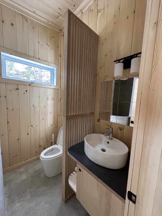 Ceci est une photo de la salle de bain, modèle Zoobox au Vertendre